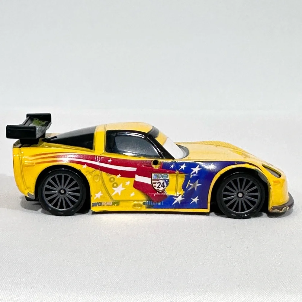 Disney Store Cars 1:43 Deluxe Jeff Gorvette World Grand Prix Die-cast